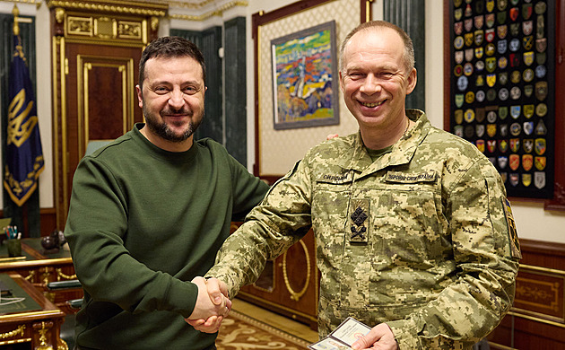 Natočte video na podporu Syrského, rozkázali velitelům. Zelenskyj ho zvažuje odvolat