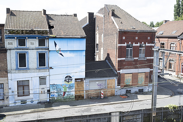 Hrůzný vrah dívek Dutroux měl v cele fotky nahých dětí. Oběť šikany, říká obhájce