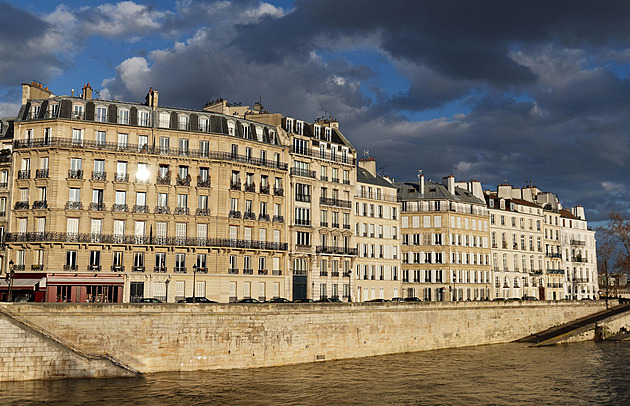 Balkony coby riziko olympiády. Úřady v Paříži se bojí stavu domů podél Seiny