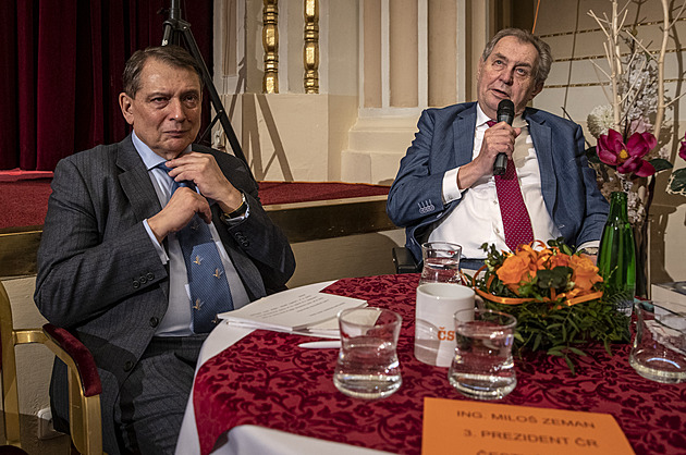 Zeman přijel Paroubka podpořit před eurovolbami na akci za mír a prosperitu