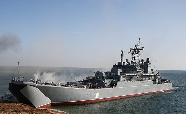 Potopili jsme Rusům výsadkovou loď Cezar Kunikov, hlásí Ukrajinci