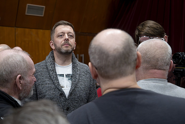 Šéf FBI dorazil pod 12 letech do Prahy. Sejde se s Koudelkou i Rakušanem