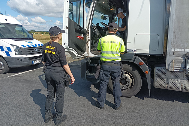 Celníci se pi kontrolách zamují rovn na odhalování nelegální peshraniní...