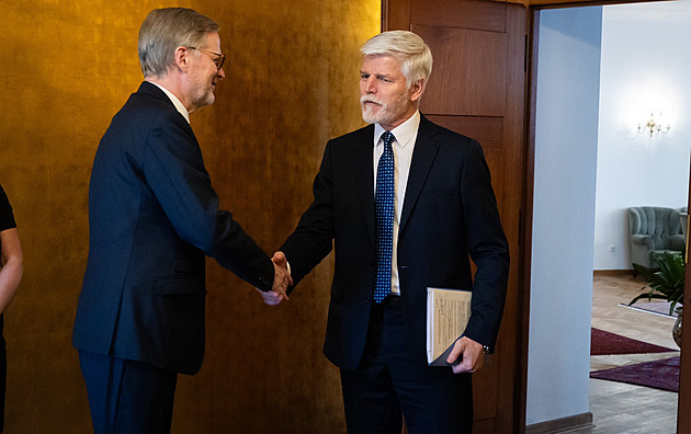 Podepíše prezident rozpočet? Pavel kvůli výhradám jedná s Fialou a Stanjurou