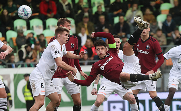 Karviná - Sparta 0:3, první šanci měli domácí, pak je parádně ztrestal Krejčí