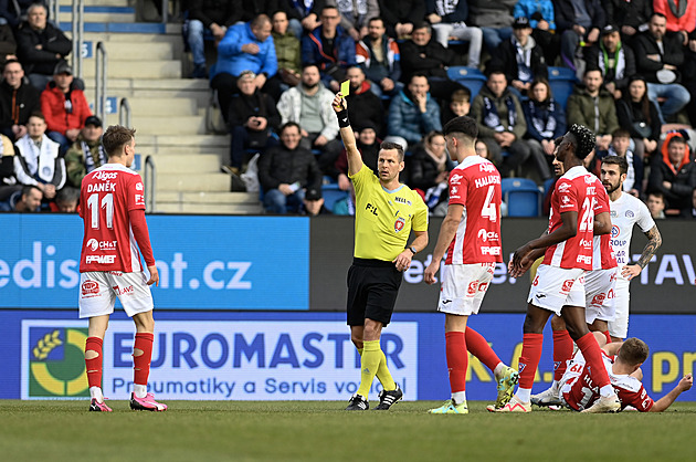 Slovácko - Pardubice 1:2, hosté vyhráli i v deseti, v nastavení rozhodl Hlavatý