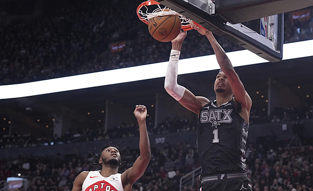 San Antonio zabralo v Torontu, Wembanyama předvedl triple double