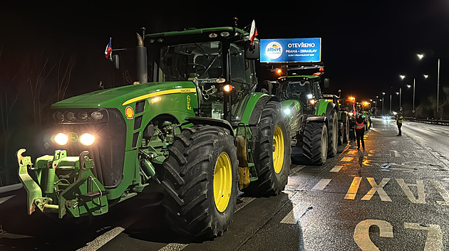 Zem�d�lci mí�í do Prahy.