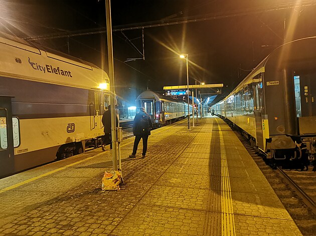 Zastavený provoz na trati Praha - Beneov
