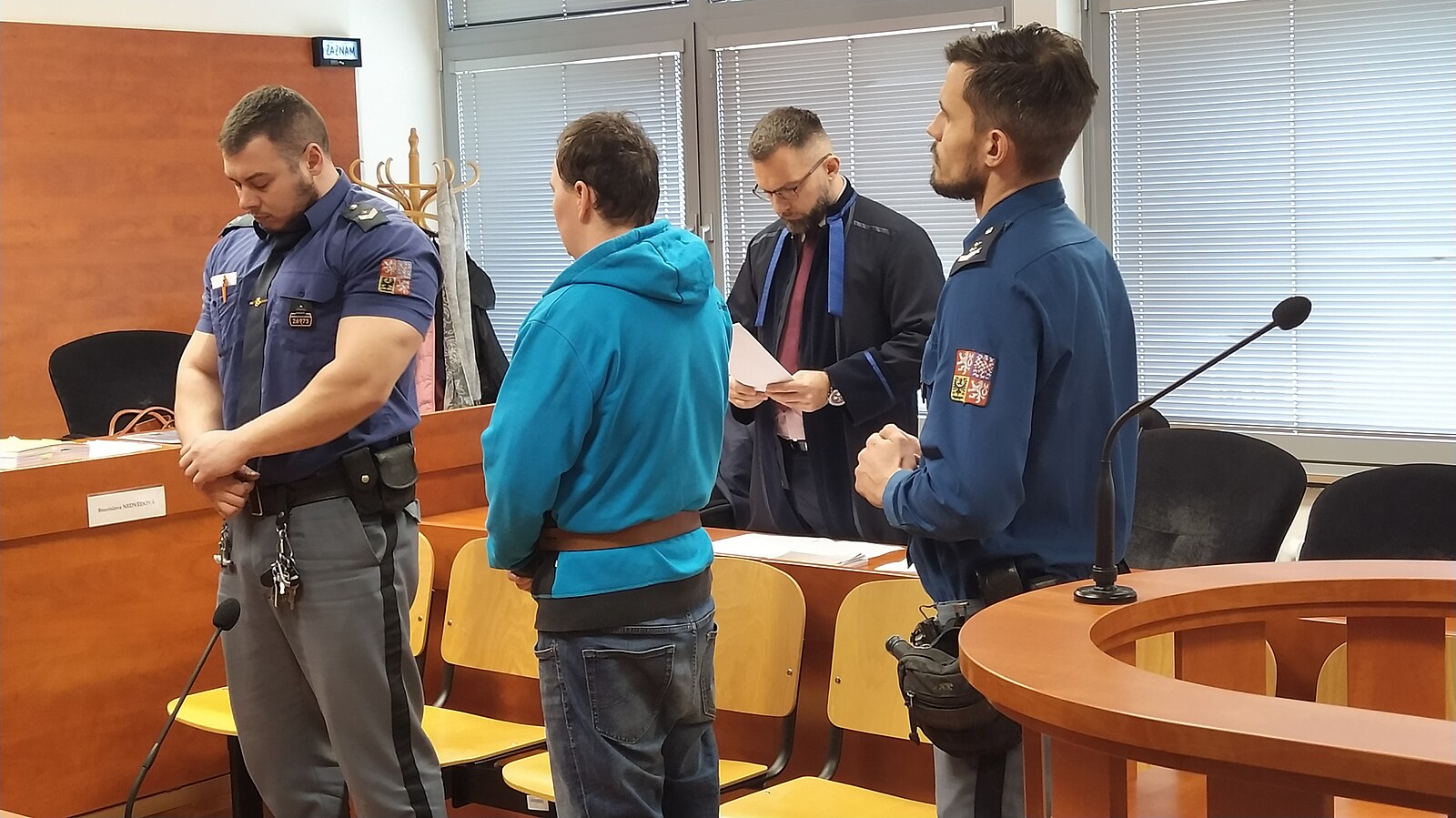 Pedofilní sadomasochista dostal 12 let, zneužíval pětiletou nevlastní dceru  - iDNES.cz