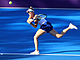 Česká tenistka Markéta Vondroušová v duelu s Ruskou Anastasijí Pavljučenkovovou.