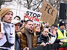 Tisíce lidí v Rusku ádají o vydání tla Alexeje Navalného