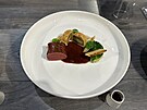 Pe�ený dan�í h�bet, pithvier z rozdu�ené dan�í plece a kachní foie gras,...