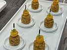 Sma�ená kroketa pln�ná �edarem, chorizem a trhaným hov�zím masem, nakládaná...