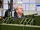 Nmecký kanclé v nové továrn zbrojní firmy Rheinmetall v dolnosaském...