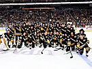 Týmová fotka Pittsburghu po rozbruslení s Jaromírem Jágrem (dole uprost�ed)