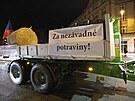Farm��i do Prahy vyrazili na protest proti situaci ve sv�m oboru. (19. �nora...