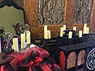 Poniený vánoní oltá Satanistického chrámu v iowském Kapitolu (15. prosince...