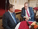 Bývalý prezident Milo Zeman a expremiér Jií Paroubek na sjezdu SSD, jak si...