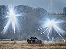 výcarský armádní tank bhem cviení ostré stelby. (27. bezna 2018)