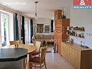 Pvodní kuchy s jídelnou, na kterou navazuje obývací pokoj