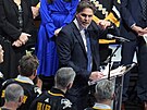 Projev Jaromíra Jágra sledují legendy Pittsburghu.