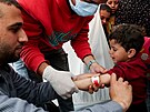 Spolenost MedGlobal ve spolupráci s UNICEF provádí mení podvýivy u...