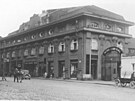Historick� pohled na olomouck� kino Central a vstup do variet� Tabarin