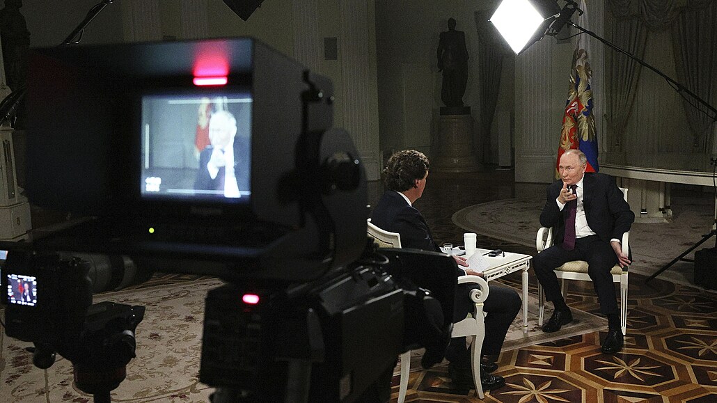 Rozhovor amerického moderátora Tuckera Carlsona s ruským prezidentem Vladimirem...