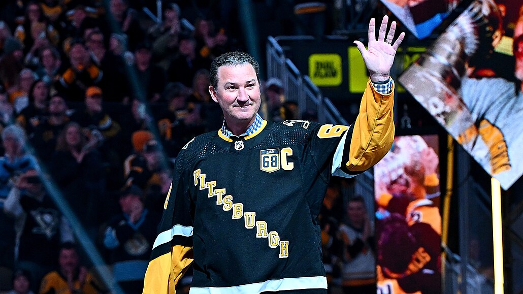 Legendární hokejový úto�ník Mario Lemieux p�ichází v Pittsburghu na slavnostní...