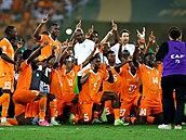 Fotbalisté Pobeí Slonoviny slaví triumf v Africkém poháru.