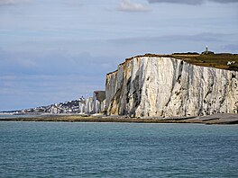 Nezpozorovat u francouzského Le Tréportu pevnost Kahl-Bürg není t�ké. Je toti�...