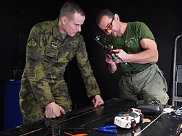 �éf armády generálporu�ík Karel �ehka a populární herec Ond�ej Vetchý si...