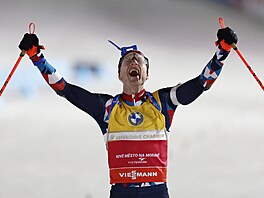 Nor Johannes Thingnes Bö slaví vítzství ve stíhacím závod na mistrovství...
