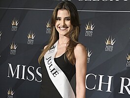 Finalistka Miss Czech Republic 2024 Julie Smékalová (Praha, 13. února 2024)