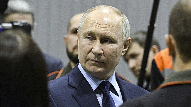Rusk prezident Vladimir Putin bhem nvtvy vojenskho zvodu v uralskm mst Ninij Tagil (15. nora 2024)
