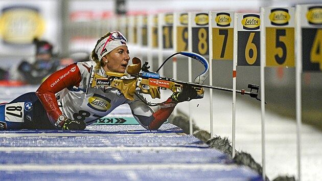 esk reprezentantka Lucie Charvtov je jedinou biatlonistkou ve Svtovm pohru, kter jezd na lych z novomstsk tovrny.