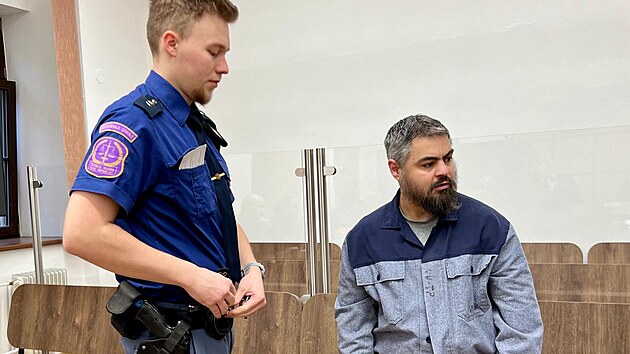 Ob�alovan� Ji�� Demeter v jednac� s�ni Okresn�ho soudu v Teplic�ch. (15. �nora 2024)