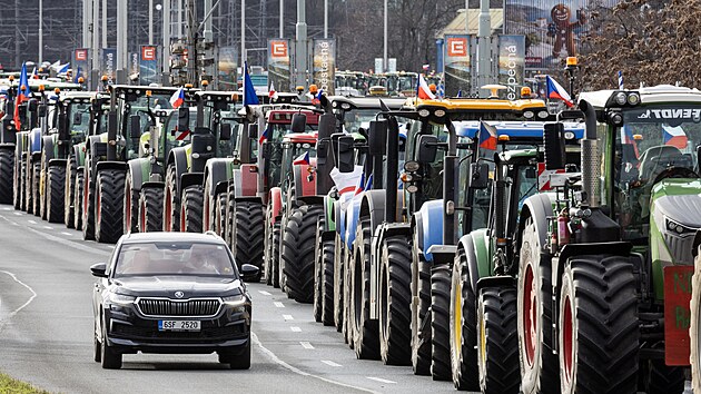 Zemědělci v Praze protestují proti situaci ve svém oboru. Do metropole přijeli se zhruba 500 kusy farmářské techniky. (19. února 2024)