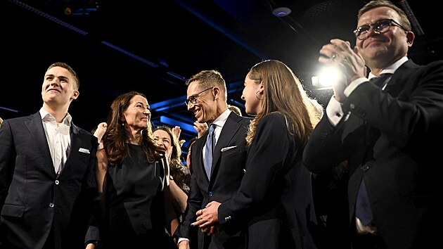 Ve Finsku se v neděli uskutečnilo druhé kolo prezidentských voleb, do nějž postoupili bývalý premiér a šéf diplomacie Alexander Stubb a Pekka Haavisto. Na fotografii je favorit Stubb. (11. února 2024)