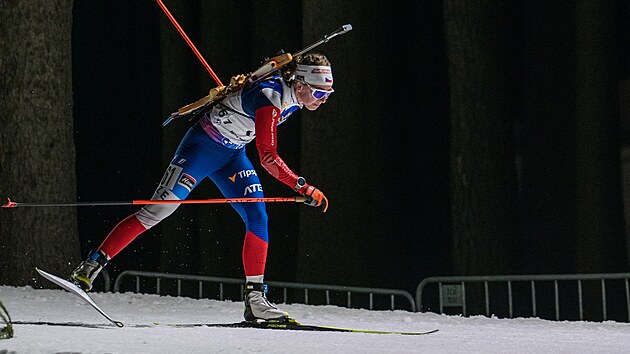 Günü aydınlatmak için parıltı aldım, dedi Jislová.  Daha sonra bitiş çizgisinde kutlama yaptı