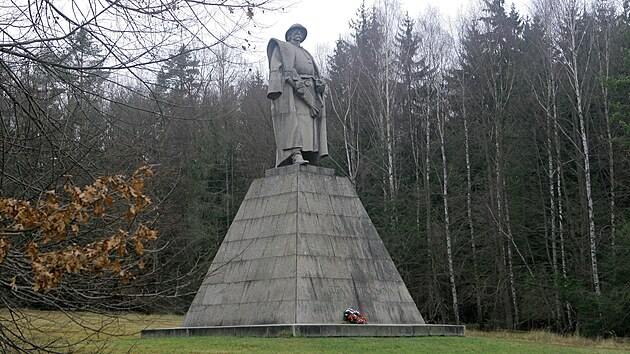 V arelu pamtnku  v Trocnov stoj socha znmho vojevdce.