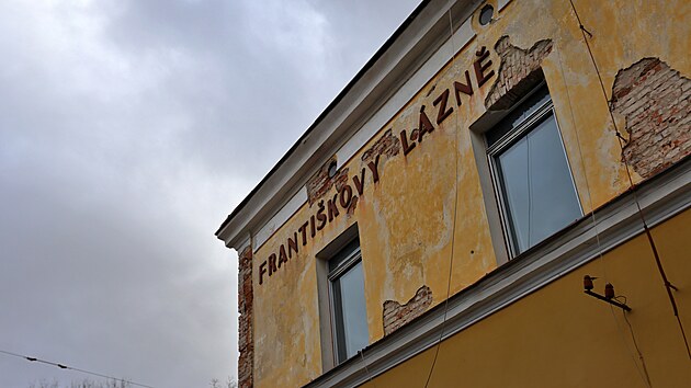 Ve Franti�kov�ch L�zn�ch za�ala rekonstrukce m�stn�ho n�dra��.