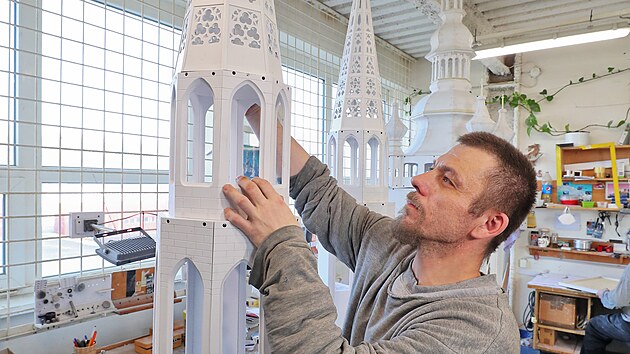 V model��sk� d�ln� hornoslavkovsk� v�znice vznik� pod rukama odsouzen�ch model Pra�sk�ho hradu, aktu�ln� pak p�edn� ��st katedr�ly sv. V�ta.