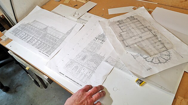 V model��sk� d�ln� hornoslavkovsk� v�znice vznik� pod rukama odsouzen�ch model Pra�sk�ho hradu, aktu�ln� pak p�edn� ��st katedr�ly sv. V�ta.