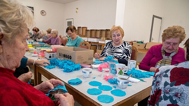 T�i des�tky �en se sch�z� cel� m�s�c n�kolikr�t do t�dne, na J�zdu kr�l� mus� p�ipravit des�tky tis�c r��� (�nor 2024)