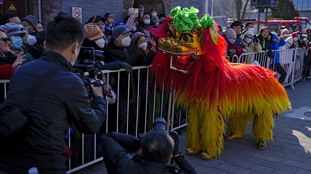 an v Pekingu slav pchod novho lunrnho roku, tentokrt ve znamen draka. (10. nora 2024)
