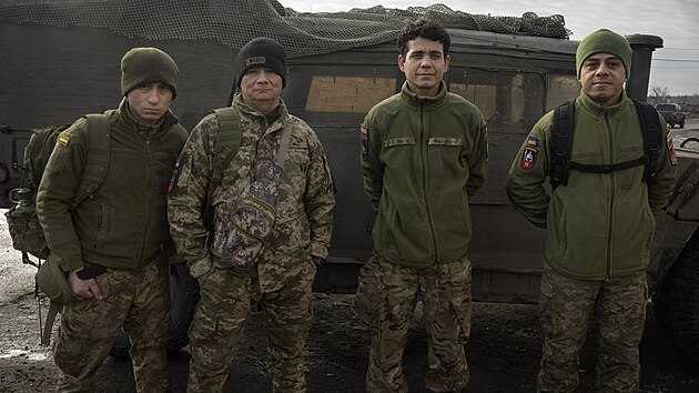 Kolumbijt vojci, kte se pipojili k ukrajinskm jednotkm, pzuj u Lymanu. (29. ledna 2024)