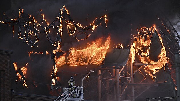 V zábavním parku v západošvédském Göteborgu vypukl rozsáhlý požár. Plameny zachvátily venkovní tobogány a další zařízení, která byla ve výstavbě. (12. února 2024)