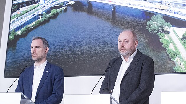 Tisková konference k rekonstrukci Barrandovského mostu v roce 2024. Zúčastnili se jí Zděněk Hřib (Piráti), náměstek primátora pro oblast dopravy, a Josef Richtr, místopředseda představenstva TSK (13. února 2024)
